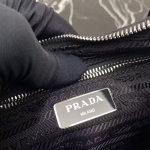 PRADA パデッドRe-Nylonショルダーバッグ ブラック1BC151_RDJN_F0002_V_B9O