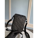 Louis Vuitton Sロック・ウェアラブル ウォレット M81524