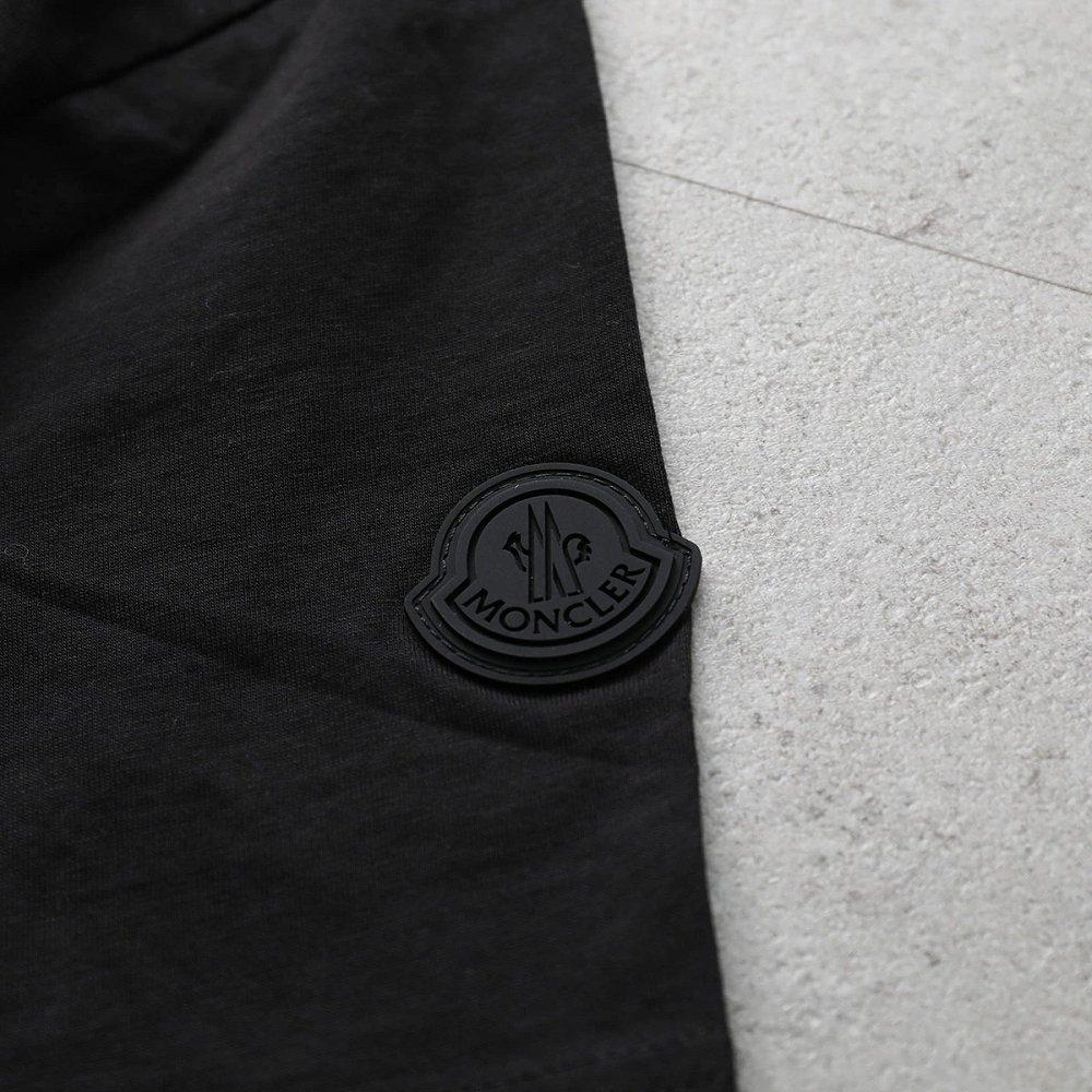 モンクレール マットブラック Tシャツ メンズ クルーネック 半袖 カットソー ロゴT ラバーパッチ コットン ロゴ 8C00004 89A17