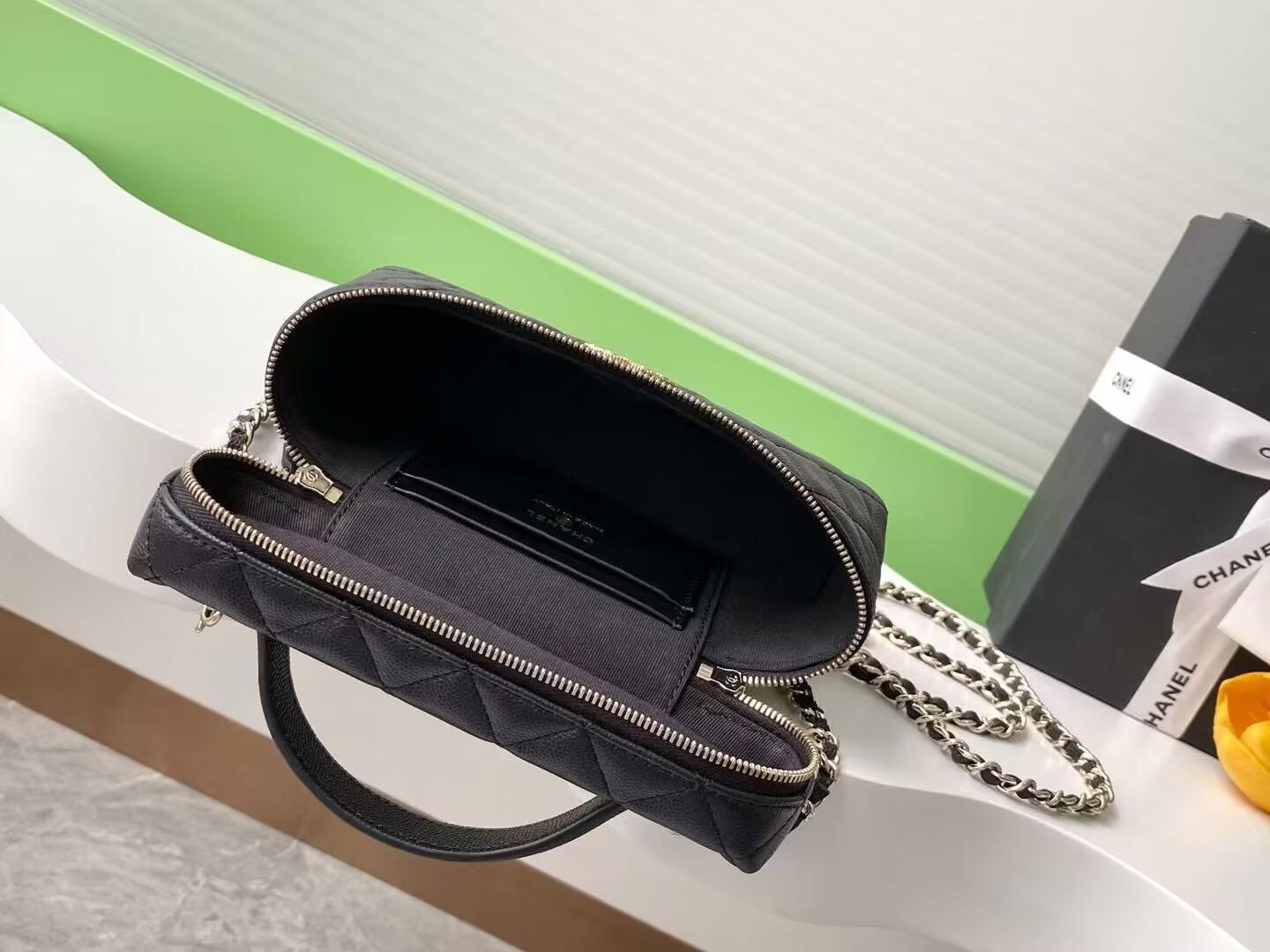 シャネルN品 ヴァニティーバッグ ロゴ ハート AP4531 B19735 94305