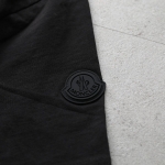 モンクレール マットブラック Tシャツ メンズ クルーネック 半袖 カットソー ロゴT ラバーパッチ コットン ロゴ 8C00004 89A17