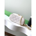 シャネル ホーボーバッグ　ココマーク　CCマーク AP4484 B19362 10601