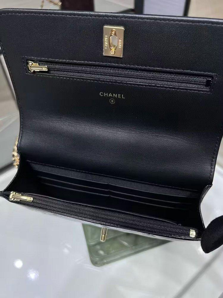 シャネル CCロゴ フラップ フォン ケース AP4167 B17675 94305