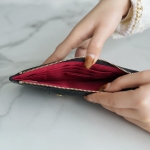 シャネル19  フォンケース 携帯・スマホアクセサリー D82391