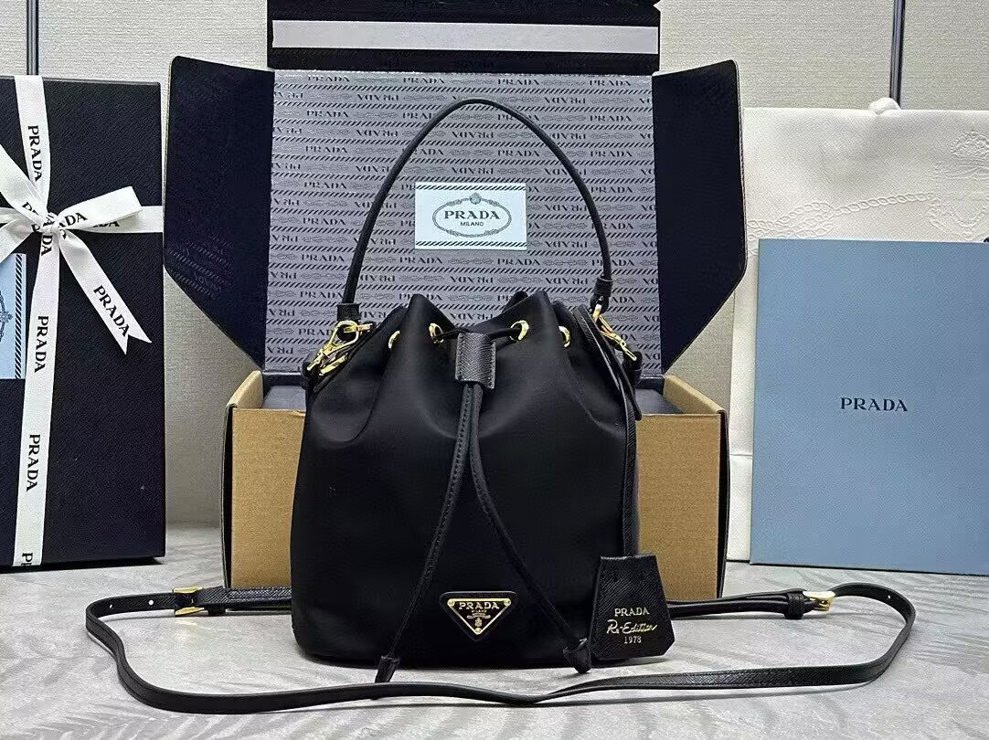 プラダ バケットバッグ Re-Edition 1978 Re-Nylon リナイロン 1BE067 WOP RV44 レディース
