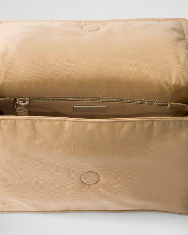 プラダ スモール パデッド Re-Nylon ショルダーバッグ 1BD313_RDLN