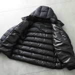 モンクレール マットブラック ダウンジャケット UME ウメ JACKET メンズ ナイロン ロゴ ショート丈 軽量 フード付き 1A00034 596K7 999