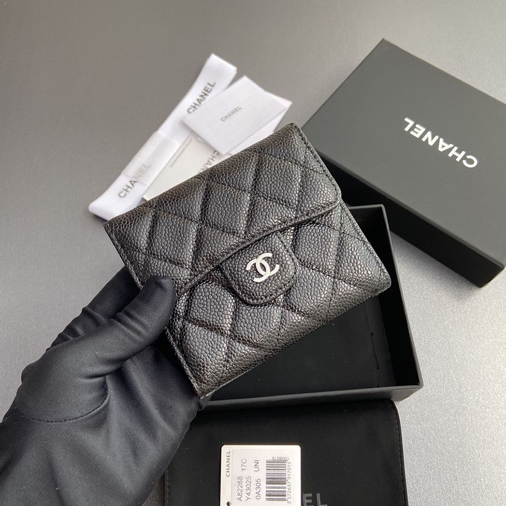 シャネル 三つ折り財布 マトラッセ ココマーク ブラック A82288