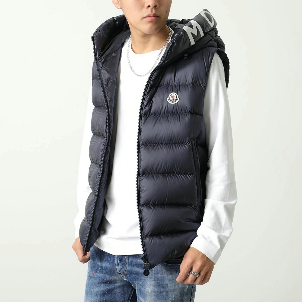 モンクレール ダウンベスト MONTREUIL GILET メンズ フード レタリングプリント アイコンパッチ 1A00018 53048