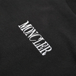 モンクレール マットブラック スウェットシャツ メンズ クルーネック 刺繍ロゴ コットン 8G00040 809KR 999