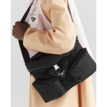 プラダ Re-Nylon xレザー ショルダーバッグ 2VD062_2DW3_F0002