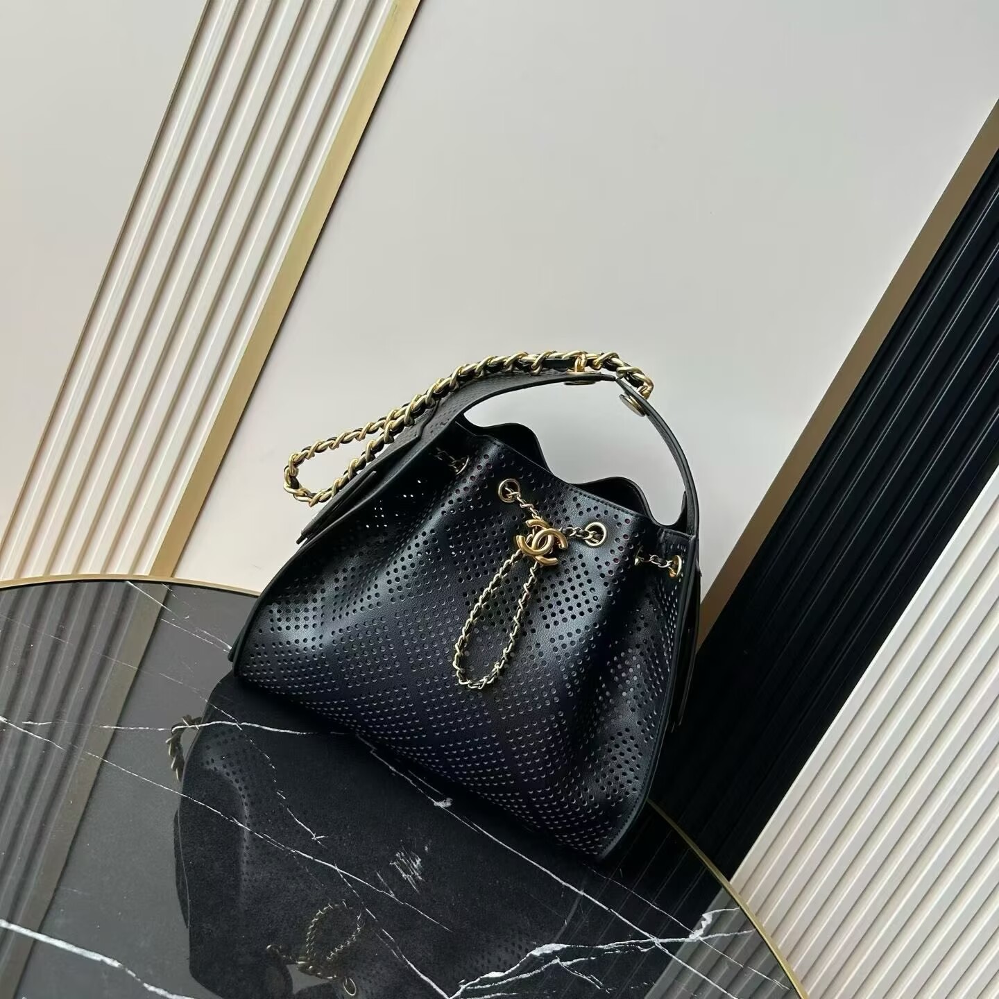 シャネル CHANEL25 スモール ハンドバッグ パンチング ブラック AS5293