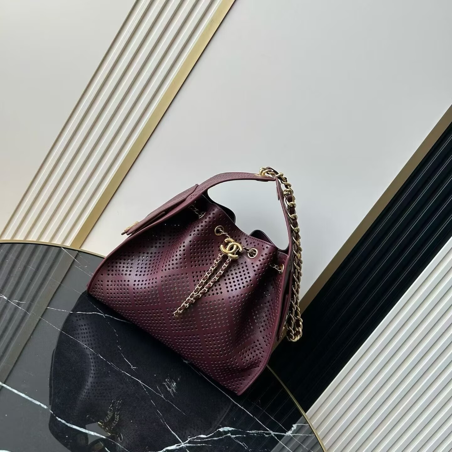 シャネル CHANEL25 スモール ハンドバッグ パンチング バーガンディ AS5293