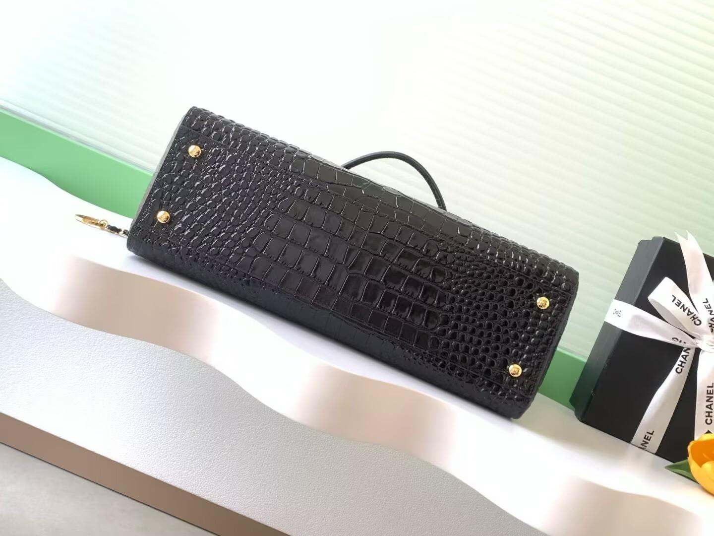 シャネル スモールショッピングバッグ クロコ型押しトートバック ブラック AS6243