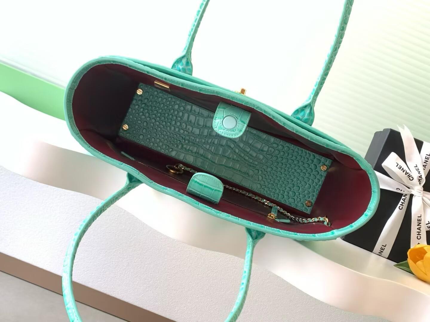 シャネル スモールショッピングバッグ クロコ型押しトートバック グリーン AS6243