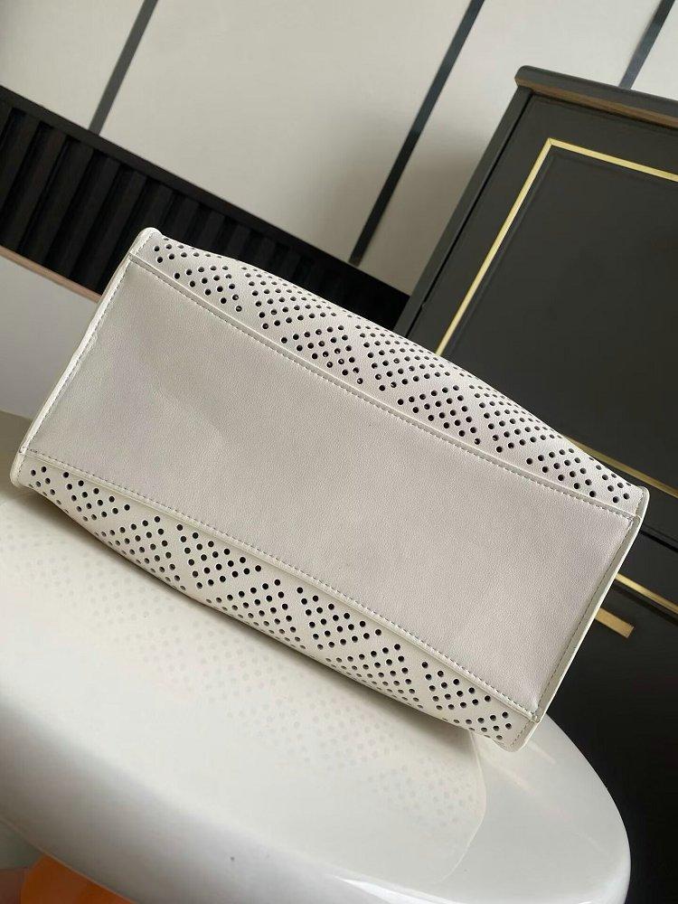 シャネル CHANEL25 スモール ハンドバッグ パンチング ホワイト AS5293