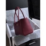シャネル スモールショッパー トートバッグ CCロゴ カーフレザー ボルドー AS6243 B24023 U8393