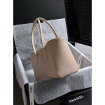 シャネル スモールショッパー トートバッグ CCロゴ カーフレザー ブラック AS6243 B23023 U8372