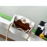 CHANEL スモールバッグ ホワイト チェーン 2WAY AS5293 B20304 10601