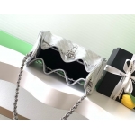 シャネル CHANEL25 スモール ハンドバッグ シルバー AS5293