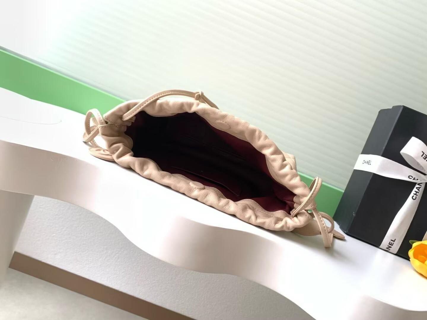 シャネル ストラップ クラッチ バッグ ラムスキン ベージュ AP5227/AP5228