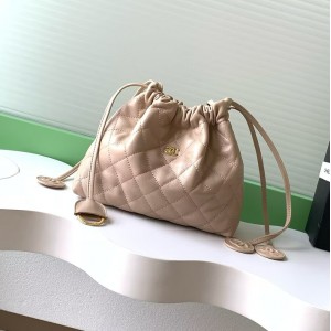 シャネル ストラップ クラッチ バッグ ラムスキン ベージュ AP5227/AP5228