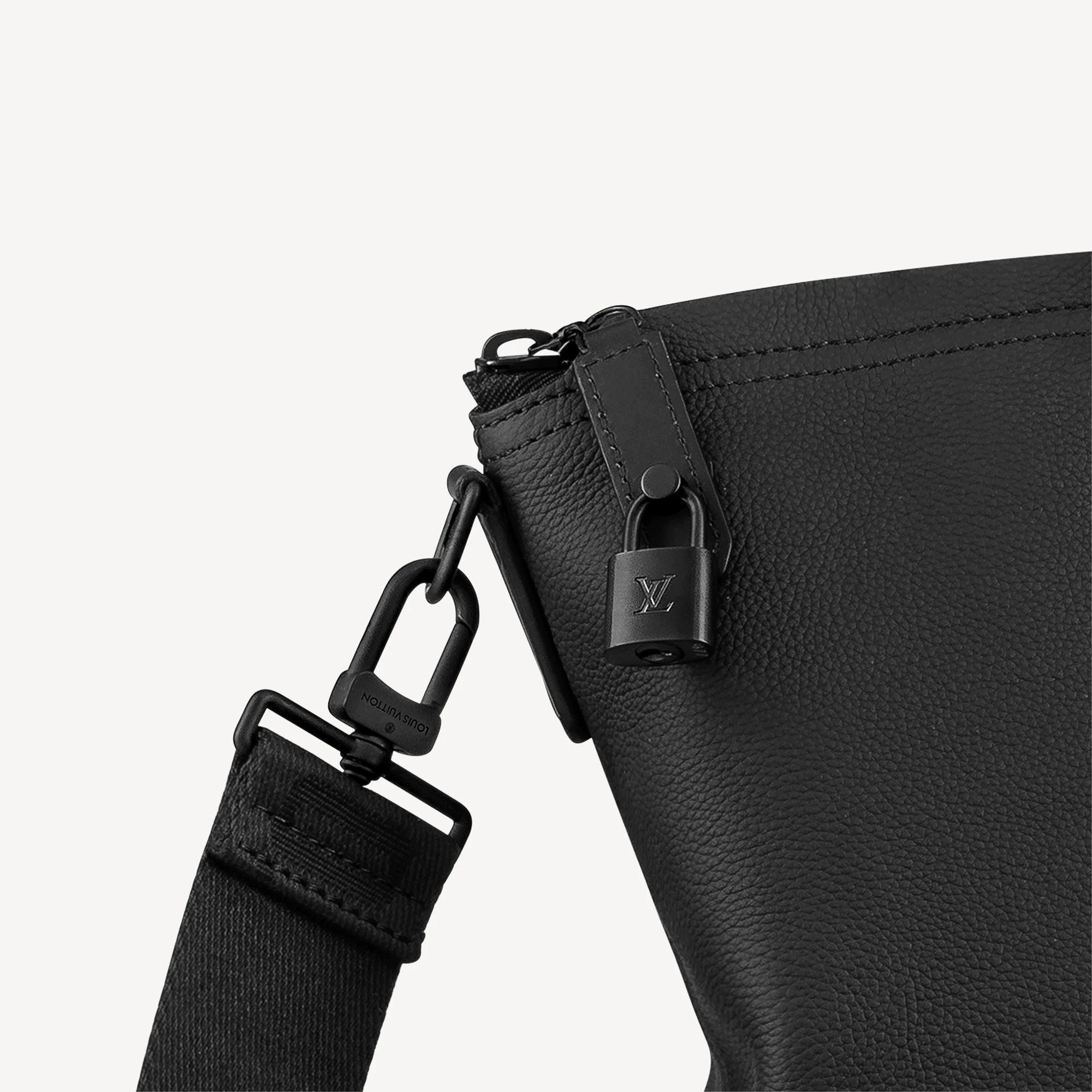 ルイヴィトン LOUIS VUITTON ロックイット グレインカーフレザー ブラック M59158