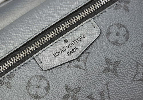ルイヴィトン LOUIS VUITTON&nbsp; メンズ アウトドア・メッセンジャー シルバー ショルダーバッグ M30830