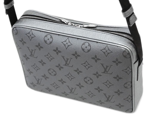 ルイヴィトン LOUIS VUITTON&nbsp; メンズ アウトドア・メッセンジャー シルバー ショルダーバッグ M30830